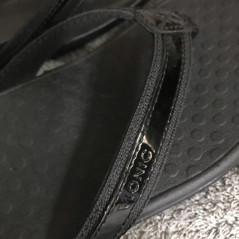 BRAND NEW WOMENS VIONIC SLIPPERS